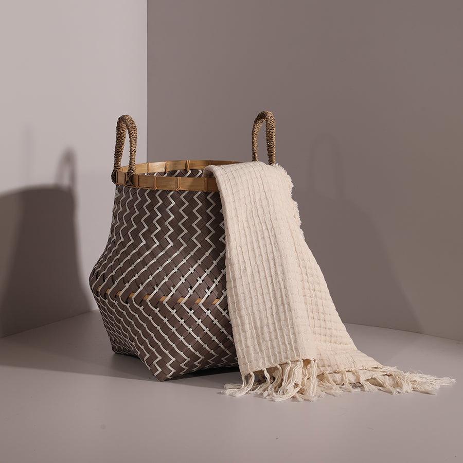 Home décor, Interior accessories,
Modern home styling, Cozy home essentials, Woven storage basket,
Handcrafted decorative basket,
Zigzag pattern basket, Cream throw blanket, Textured cotton throw,
Soft woven blanket.