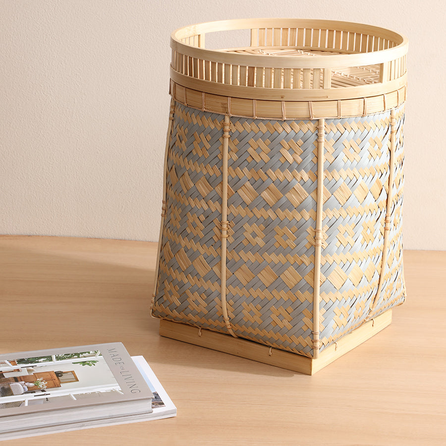 Handwoven bamboo basket, Decorative storage basket, Natural bamboo home décor, Artisan bamboo hamper, Minimalist bamboo storage basket for living room, Natural woven basket with lid for home organization,
Japandi style home décor accessory,
Handmade rattan storage basket for books or blankets .
Sustainable decorative bin for modern interiors