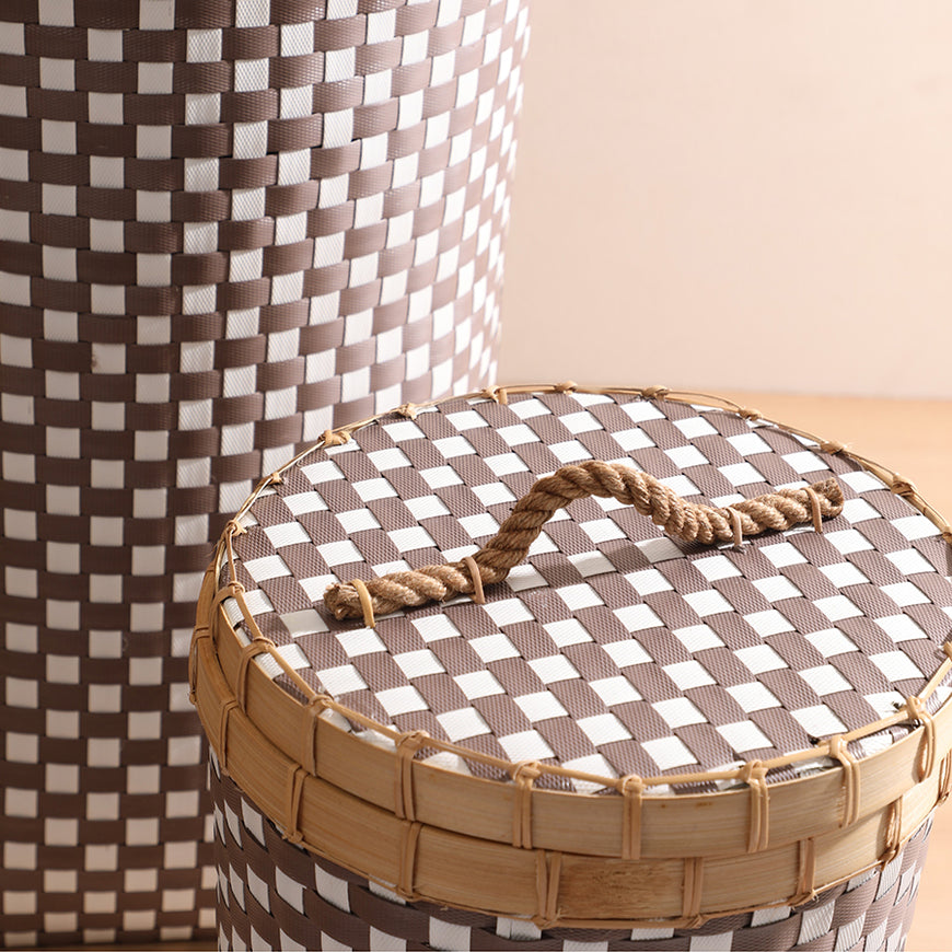 Chequered brown basket