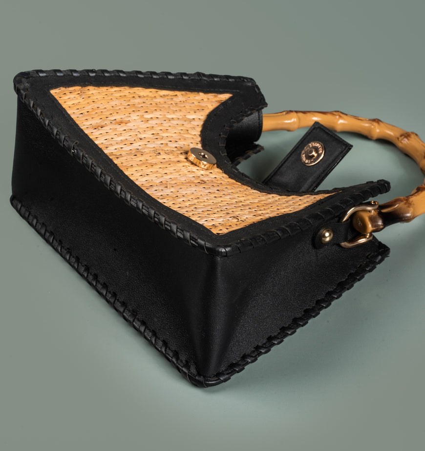 DIANA BAGUETTE BAG - BLACK