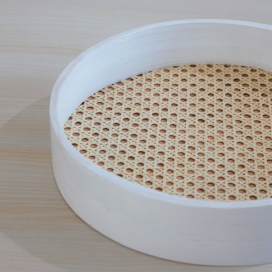 RATTAN WHITE ROUND TRAY