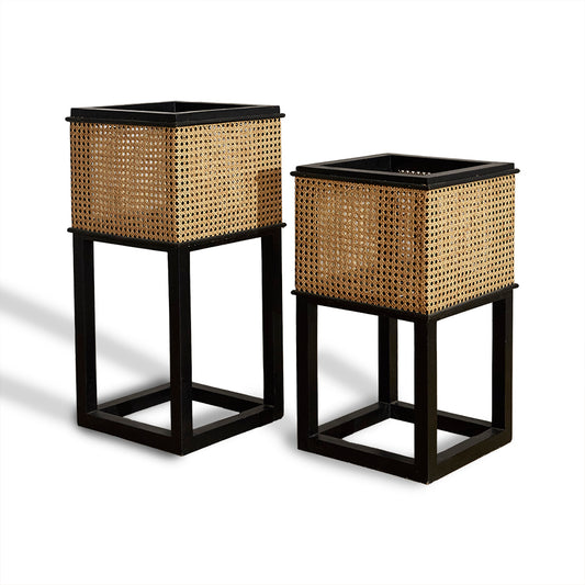 Medan square planter black