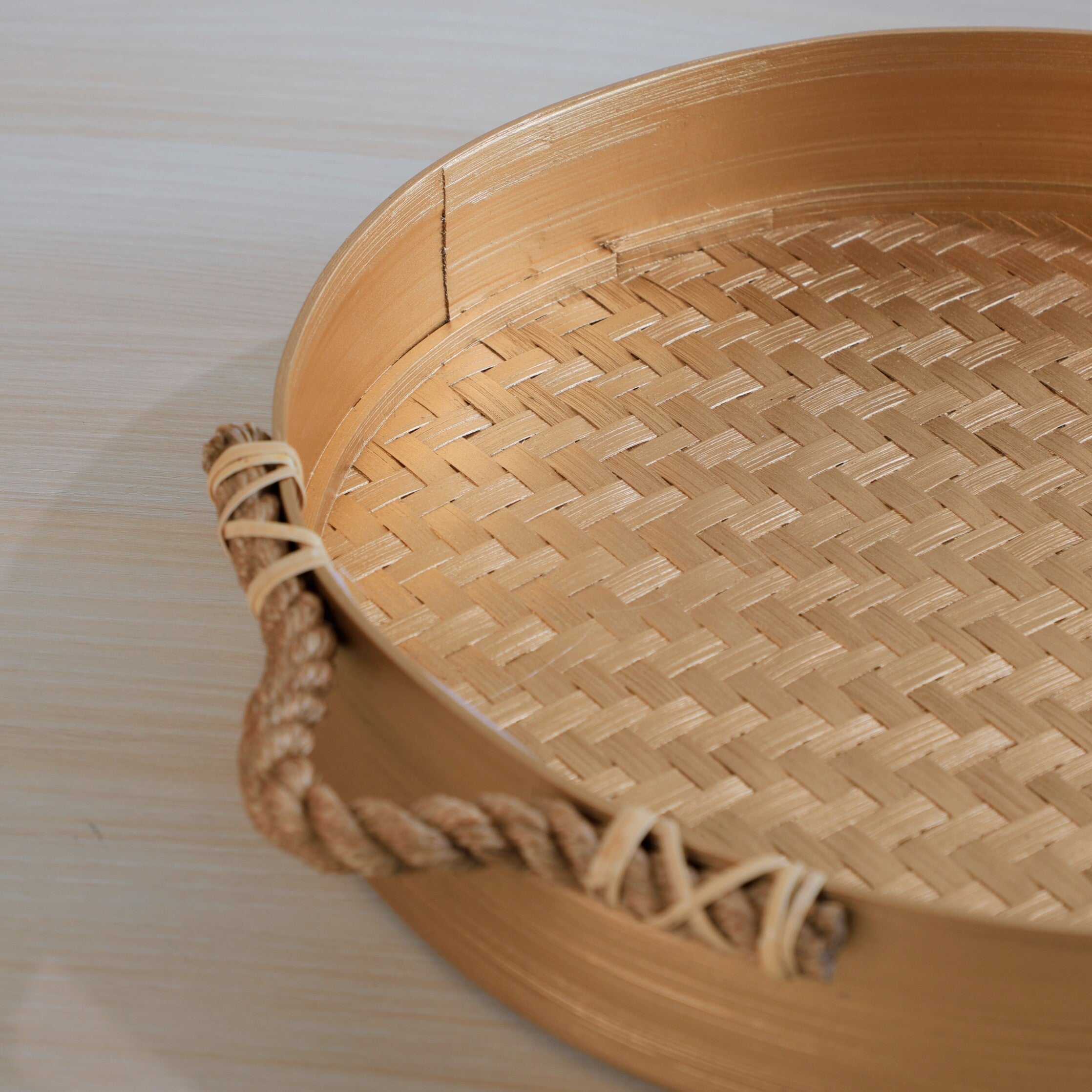 ROPE HANDLE ROUND TRAY GOLD